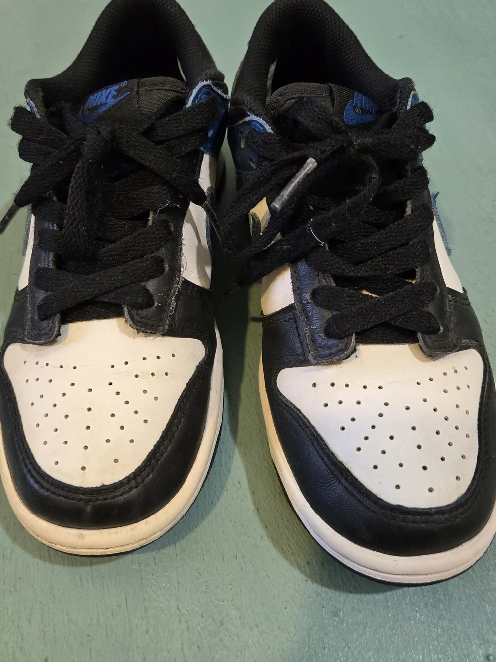 Nike Low-Top Sneakers in Black, White & Blue